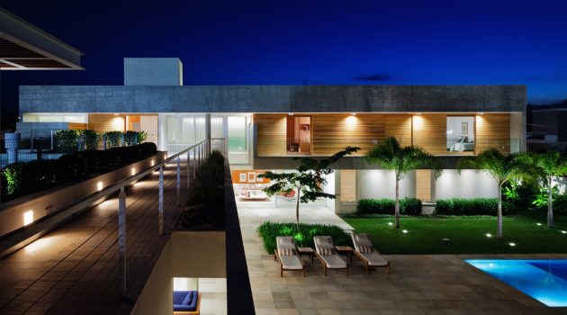 The FG Residence by RMAA in Brazil Is A Contemporary Hideaway