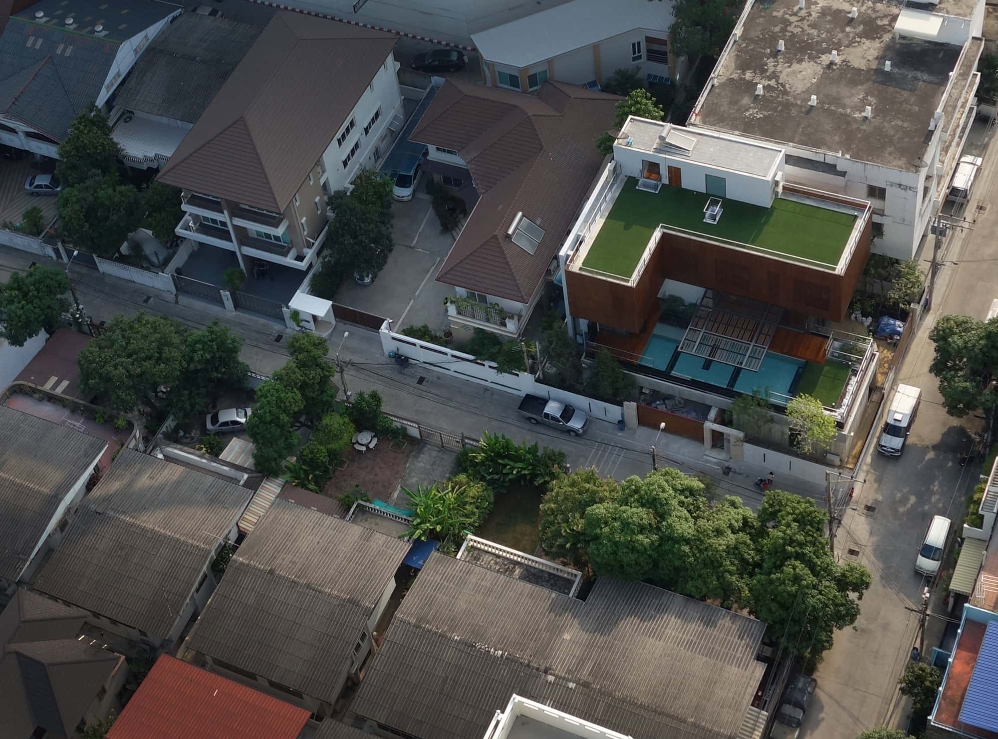 The Eye-Catching Joly House by Stu/D/O Architects in Thailand The Eye-Catching Joly House by StuDO Architects in Thailand (12)