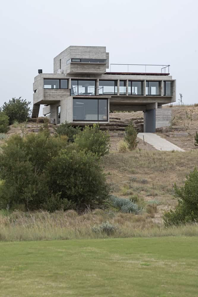 The Golf House by Luciano Kruk Arquitectos in Argentina The Golf House by Luciano Kruk Arquitectos in Argentina (14)