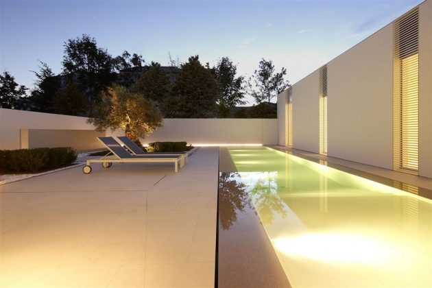 The Jesolo Lido Pool Villa by JM Architecture in Italy (13)