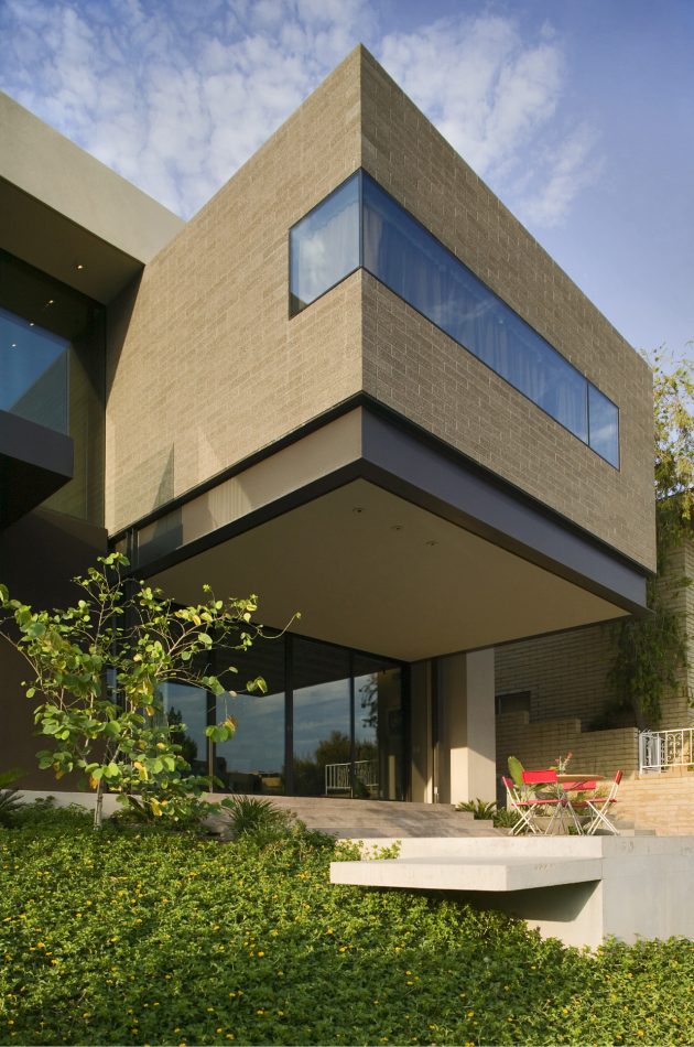 The Lake Residence by Architekton in Arizona