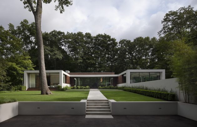 The New Canaan Residence by Specht Architects in Connecticut