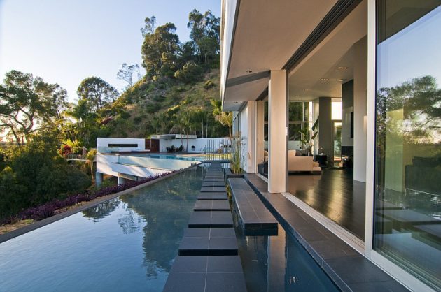 The Nightingale House by Marc Canadell In Hollywood Is All You Need