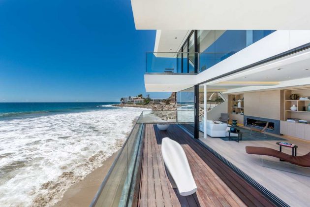 The Wave House by Architect Mark Dziewulski in Malibu Beach, California (3)