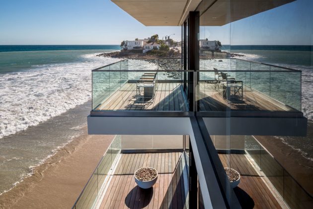 The Wave House by Architect Mark Dziewulski in Malibu Beach, California (8)