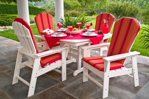 Beautiful Plastic Seating Set Designs For Better Outdoor Stay