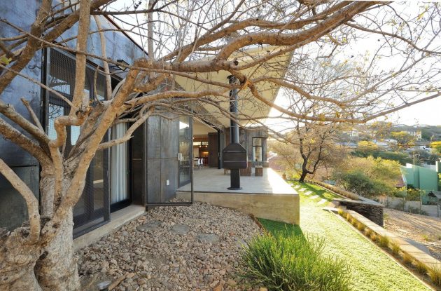 10 Ossmann Street Residence by Wasserfall Munting Architects in Windhoek, Namibia (10)