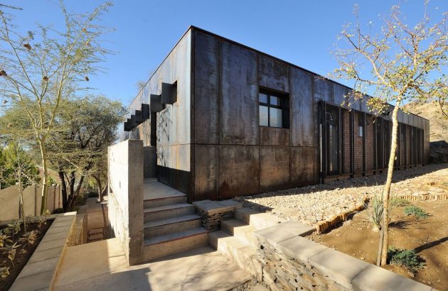 10 Ossmann Street Residence by Wasserfall Munting Architects in Windhoek, Namibia (4)