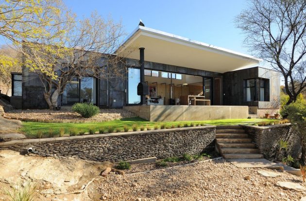 10 Ossmann Street Residence by Wasserfall Munting Architects in Windhoek, Namibia (6)