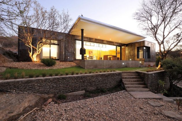 10 Ossmann Street Residence by Wasserfall Munting Architects in Windhoek, Namibia (7)