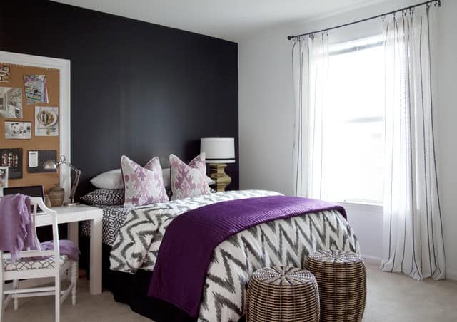 17 Enrossing Bedroom Designs With Dark Wall That Breaks The Monotony 11