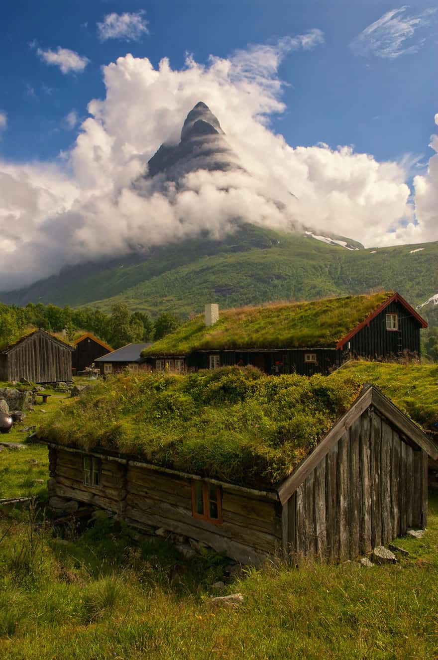 12 Outstanding Scandinavian Homes With Green Roofs That Look As Fabulous 12