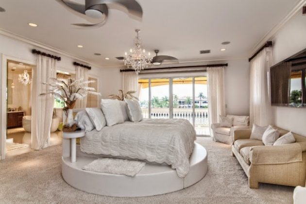 16 Fascinating Bedrooms With Extravagant Chandeliers