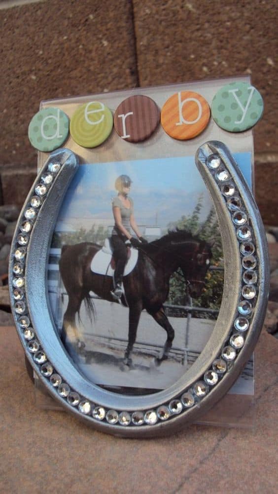 18 Super Cool DIY Horseshoe Projects That Will Add Charm To Your Home Decor