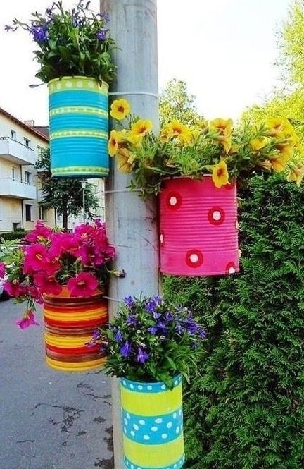 17 Fascinating Examples How To Arrange Hanging Flowers For Your Yard