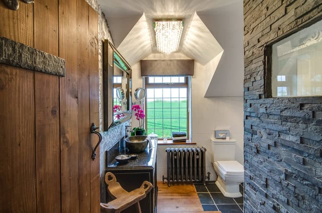 20 Beautiful Examples How To Enhance The Look Of The Bathroom With Simple Details 15