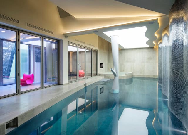 20 Marvelous Indoor Swimming Pool Designs That Everyone Should See 16