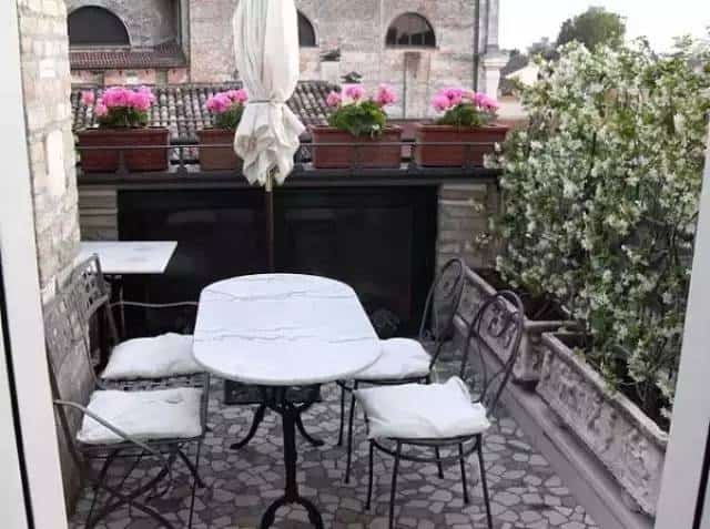 16 Attractive Small Balcony Designs You Have Never Seen Before 2