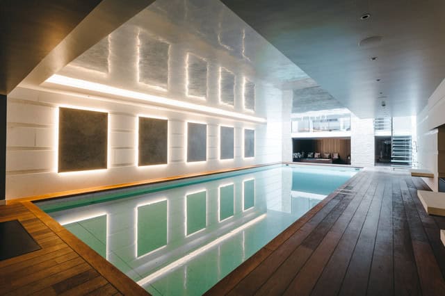 20 Marvelous Indoor Swimming Pool Designs That Everyone Should See 20