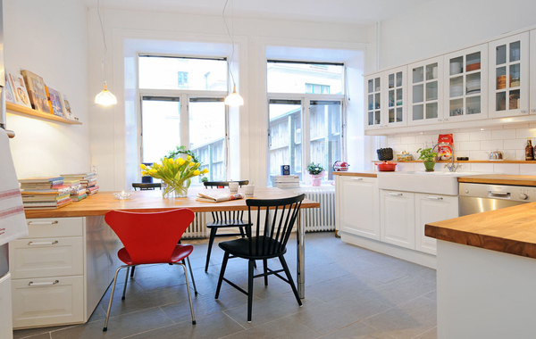 17 Adorable Dining Rooms With Small &amp; Functional Dining Tables