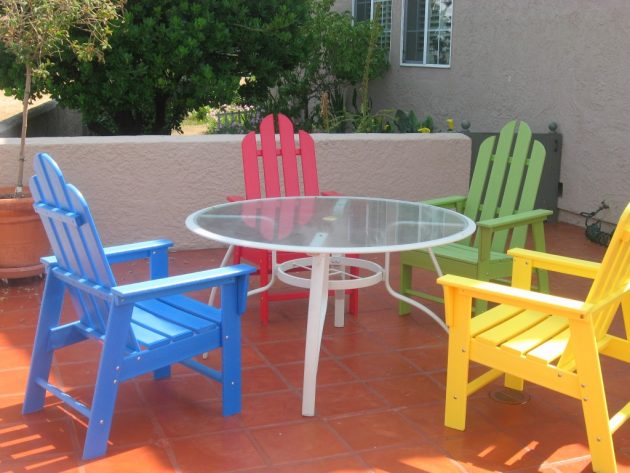 Beautiful Plastic Seating Set Designs For Better Outdoor Stay