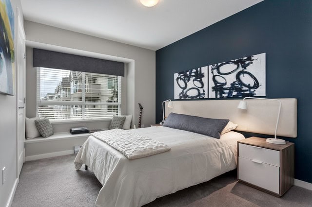 17 Enrossing Bedroom Designs With Dark Wall That Breaks The Monotony 7