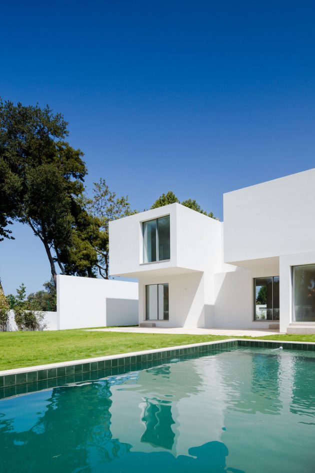 A Stack Of Blocks - The House MR by 236 Arquitectos in Portugal