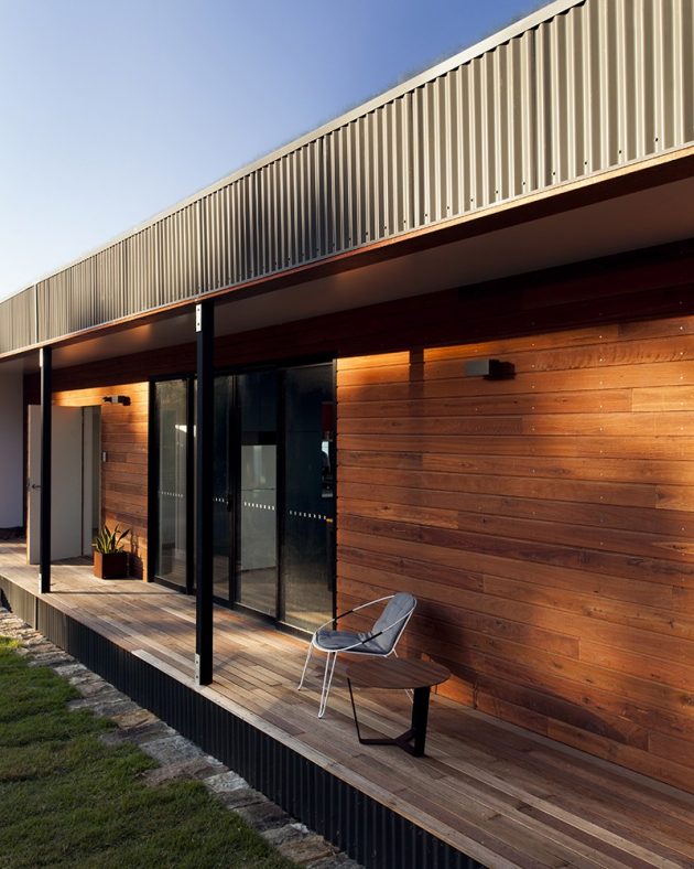 Avalon - A Modern Prefab Beach House With Green Roof by ArchiBlox (5)