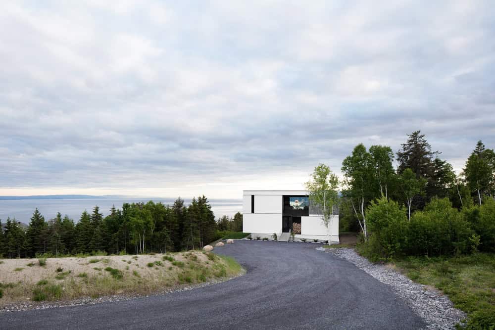 The Blanche Chalet by ACDF Architecture – A Modern Cantilevered Retreat Overlooking the St. Lawrence River in Québec The Blanche Chalet by ACDF Architecture in Canada (11)