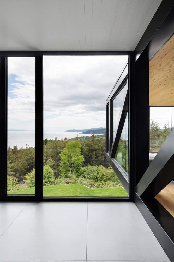 The Blanche Chalet by ACDF Architecture – A Modern Cantilevered Retreat Overlooking the St. Lawrence River in Québec The Blanche Chalet by ACDF Architecture in Canada (4)