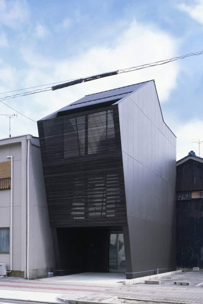 Nest by APOLLO Architects: A Micro-Scale Urban Home in Nagoya, Japan The Nest by APOLLO Architects in Nagoya, Japan (2)