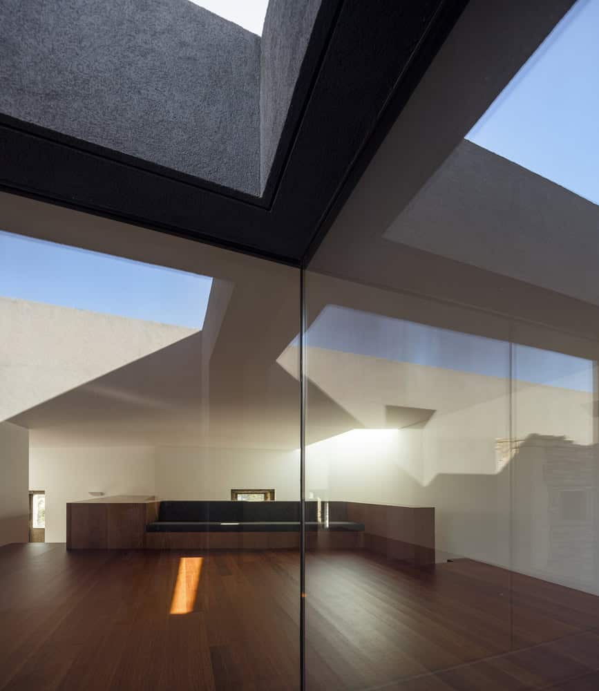 The Old And New Vigário House by AND-RÉ in Portugal The Old And New Vigário House by AND-RÉ in Portugal (10)