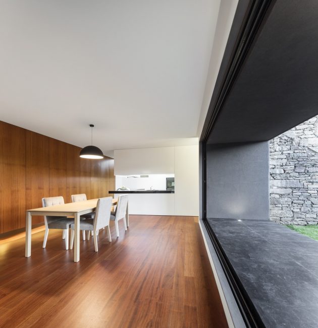 The Old And New Vigário House by AND-RÉ in Portugal (12)