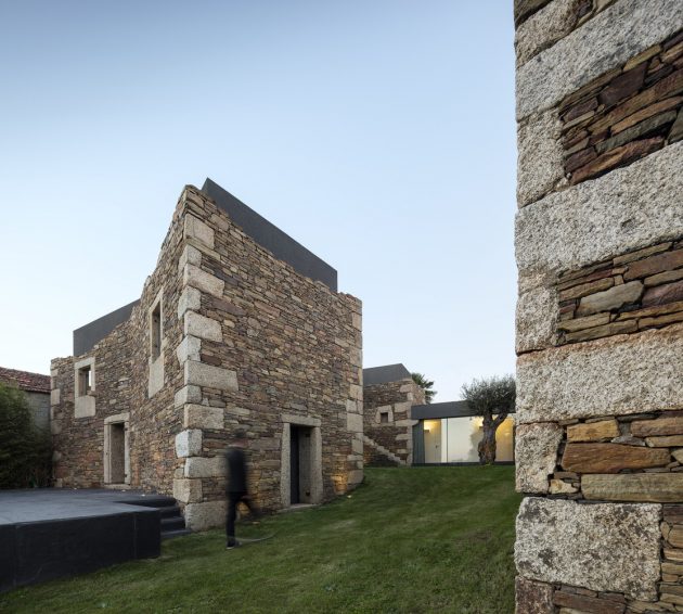 The Old And New Vigário House by AND-RÉ in Portugal (15)