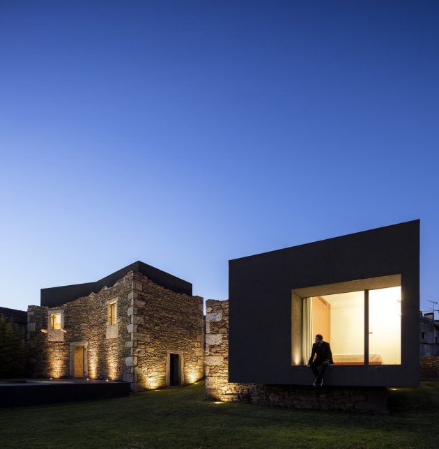 The Old And New Vigário House by AND-RÉ in Portugal (17)