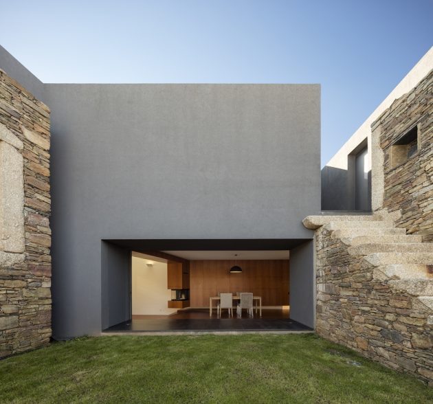 The Old And New Vigário House by AND-RÉ in Portugal (19)