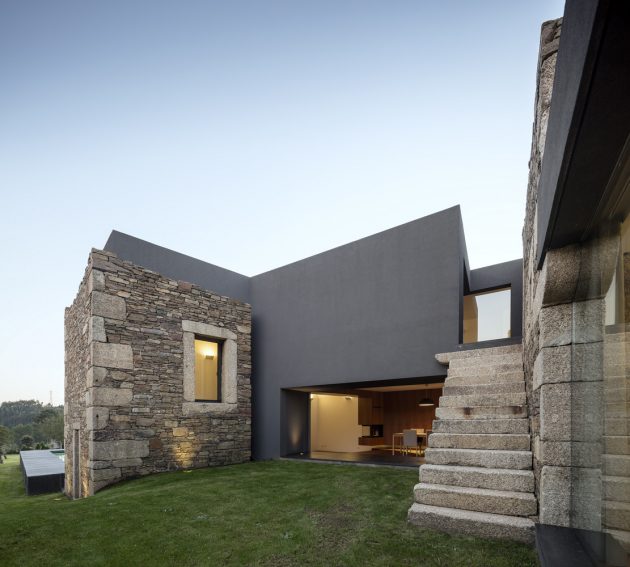 The Old And New Vigário House by AND-RÉ in Portugal (5)
