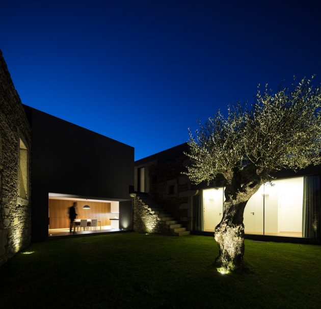The Old And New Vigário House by AND-RÉ in Portugal (8)
