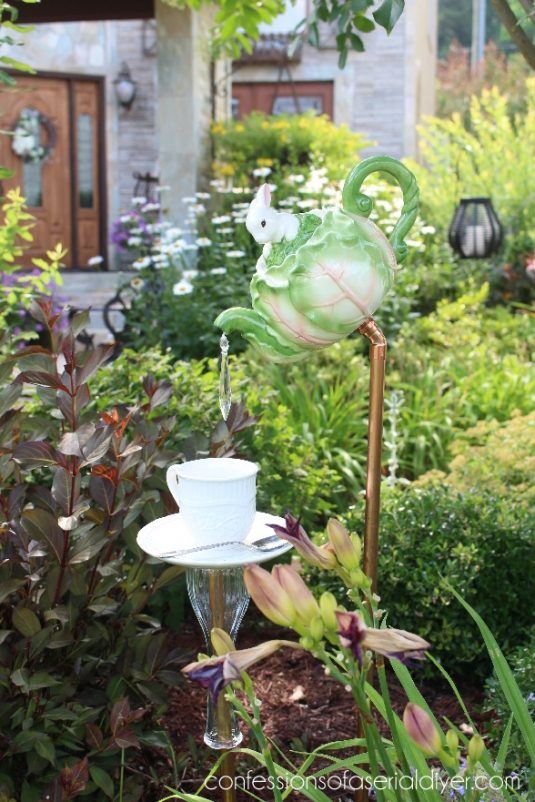 17 Irresistible DIY Teapot Garden Decorations That You Shouldn&#039;t Miss