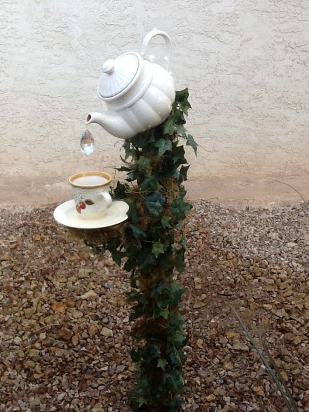 17 Irresistible DIY Teapot Garden Decorations That You Shouldn't Miss