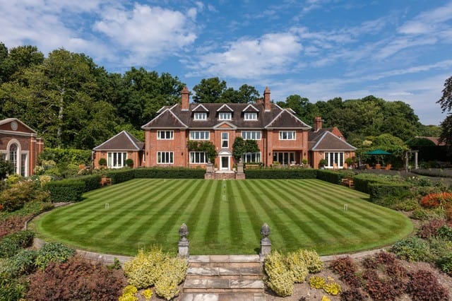 16 Captivating Brick Exterior Designs That You Must See 15