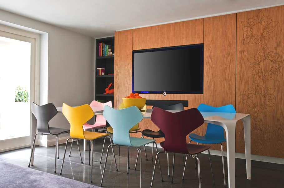 17 Creative Ways To Refresh Your Dining Room With Multicolored Chairs 17