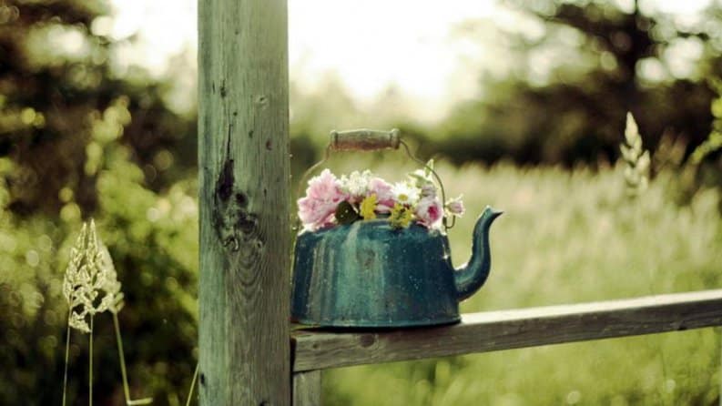17 Irresistible DIY Teapot Garden Decorations That You Shouldn't Miss 17