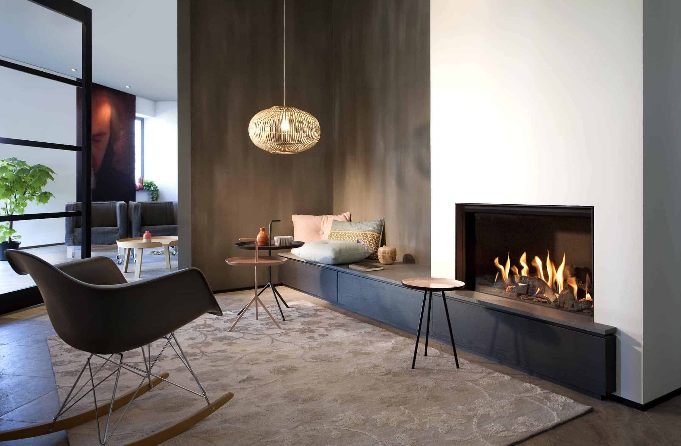 18 Cozy Living Rooms With Fireplace That Will Charm You 17
