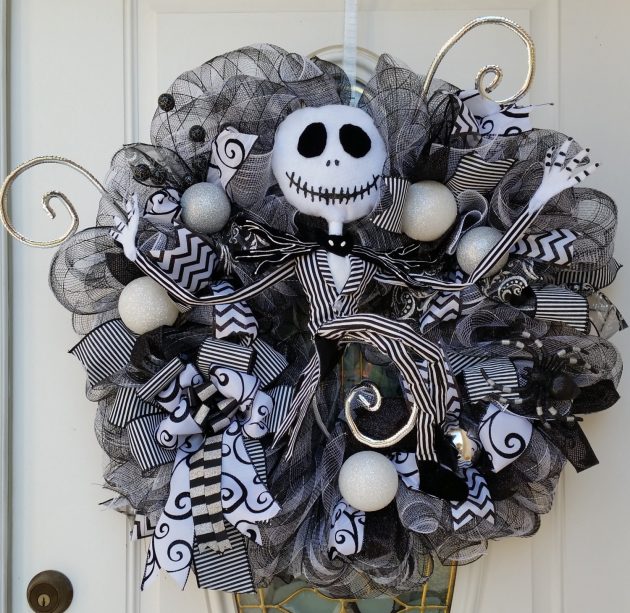 18 Spooky Handmade Halloween Wreath Designs For Your Front Door