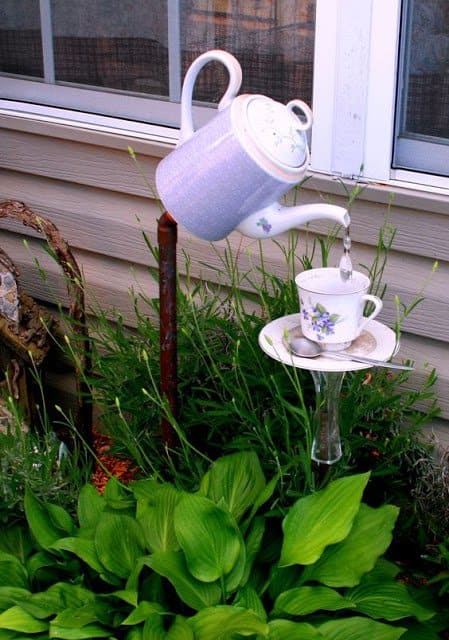 17 Irresistible DIY Teapot Garden Decorations That You Shouldn't Miss