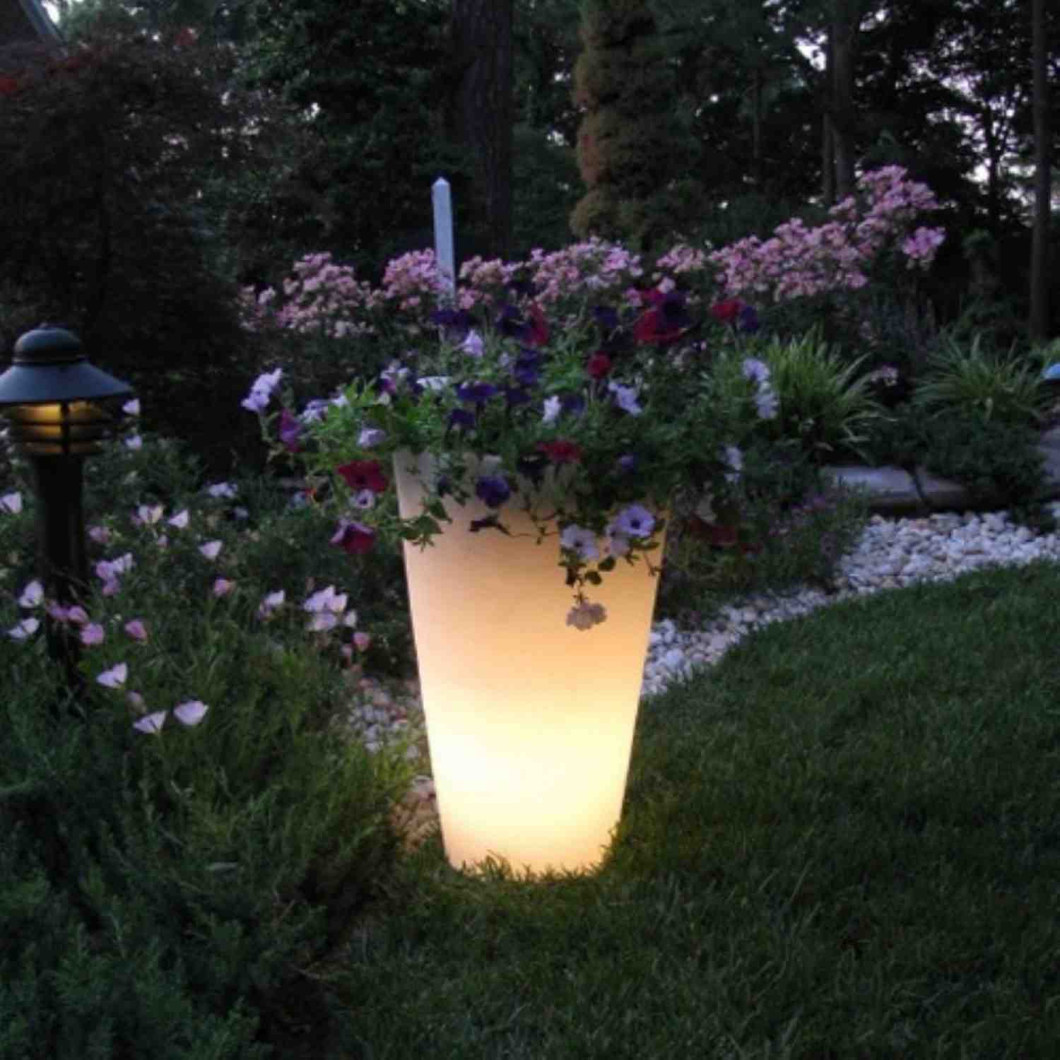 15 Astonishing Illuminated Planter Designs That You Shouldn't Miss 3