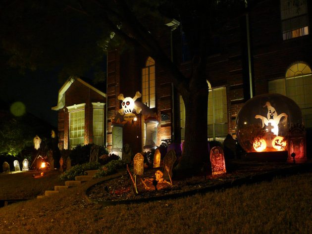 19 Most Fascinating Outdoor Halloween Decorations That Everyone Will Be Admired Of