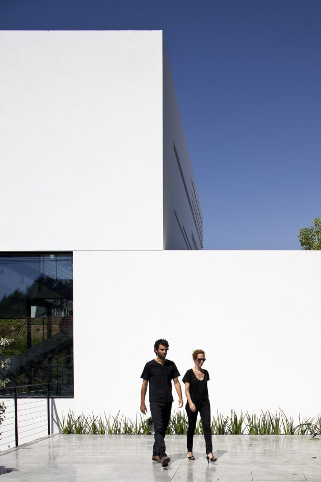 Ramat Gan House 2 by Pitsou Kedem Architects in Ramat Gan, Israel (5)