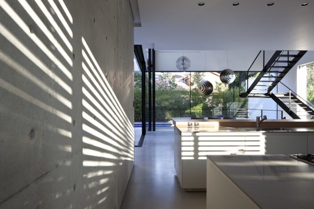 Ramat Gan House 2 by Pitsou Kedem Architects in Ramat Gan, Israel (7)